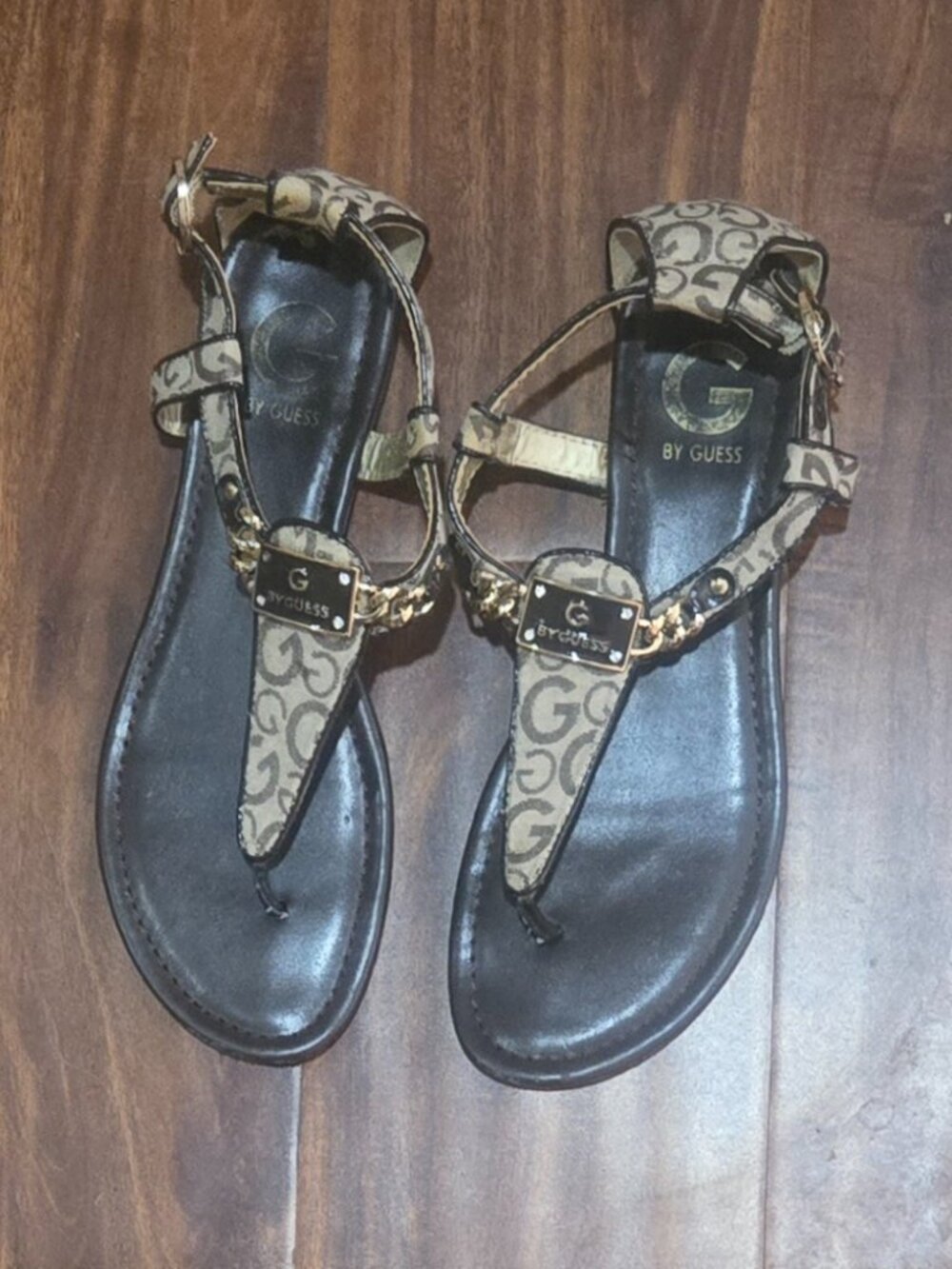 G by Guess Jettson Monogram Thong Sandals Chain Flat Sandals Size 8M